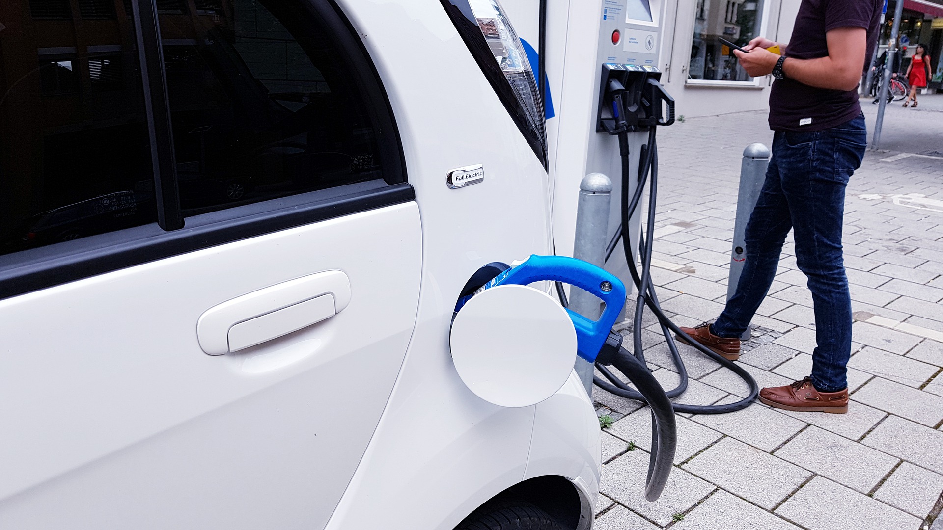 Recharge véhicule électrique voirie publique Avere-France