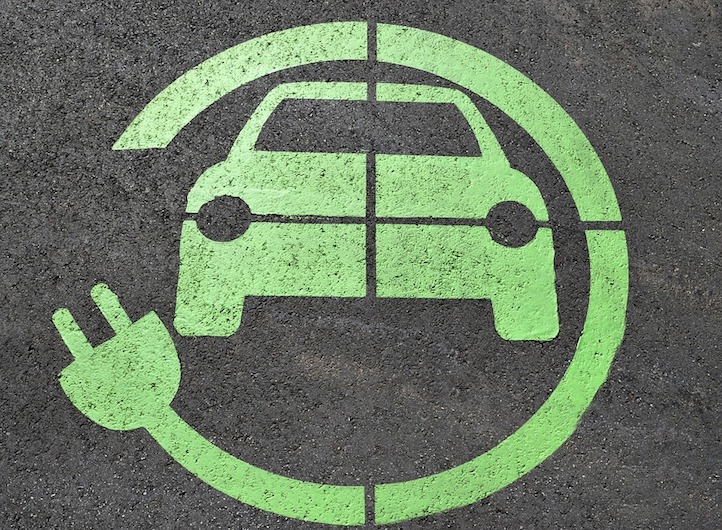 incitations fiscales véhicules électriques hybrides rechargeables Avere-France