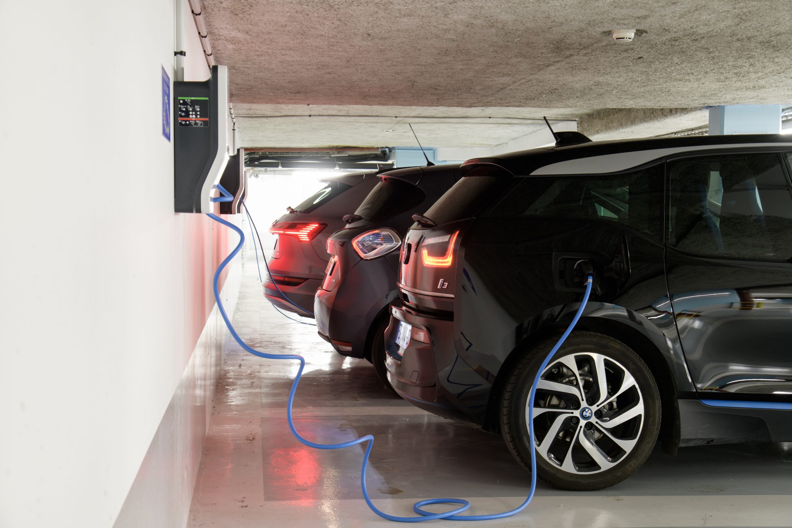 Bornes de recharge pour véhicules électriques ou hybrides rechargeables