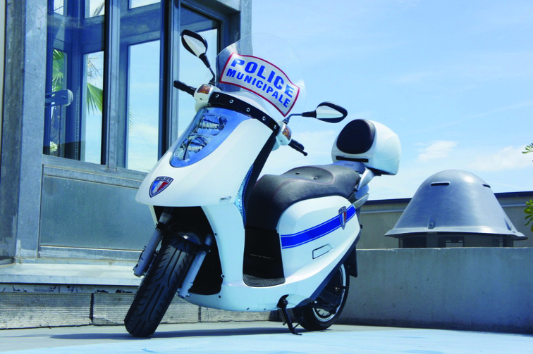 Le scooter Eccity spécialement équipé pour la police municipale