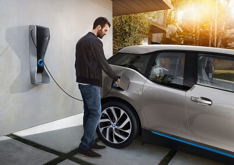 Borne de recharge pour voiture électrique à domicile : les